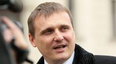 Bártův časopis podváděl v anketě. Fotky respondentů vzal z amerických webů