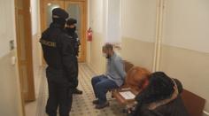 Podle policie zabil roční batole! Muže dnes soudce poslal do vazby