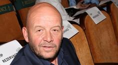 Pohřeb herce Pavla Nečase doprovází chaos. Změna na poslední chvíli