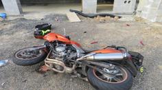 Černá sobota: Zemřeli dva motorkáři. Vjeli do plotu a do skály