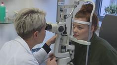 Řidiči podceňují brýle za volantem. Mnozí jezdí dokonce i bez nich