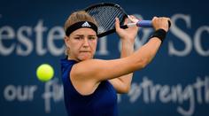 Muchová a Siniaková postoupily v Paříži do 2. kola. Bouzkové se měnila soupeřka