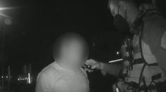 Málem naboural vůz strážníků. Nadýchal 2,5 promile