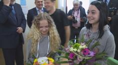 Školačky zachránily holčičku (2) z ledové řeky. Hřály ji vlastními těly