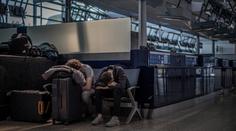 Místo moře vysedávání na letišti. Přes 100 Čechů čekalo na odlet 24 hodin
