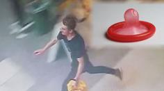 Policie hledá zloděje kondomů! V Pardubicích ukradl rekordní počet