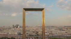 Navštívili jsme obří pozlacený rám v Dubaji