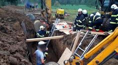 Dělník na Klatovsku zemřel ve výkopu. Zavalila ho zemina