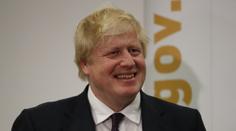 Královna přeruší parlamentní schůzi. Johnson jásá, opozice zuří