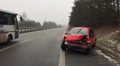 ČHMÚ varovala před ledovkou, policie vyjížděla k desítkám nehod