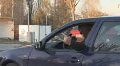 Řidiče na Královéhradecku vytočil předjíždějící šofér. Vyřídil to s ním fackou