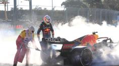 Leclerc si dojel pro další vítězství, Verstappenův vůz skončil v ohni