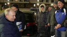 Dvojník prezidenta a nastrčení občané. Putinova cesta do Mariupolu vyvolává pochyby