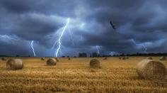 Meteorologové nemají dobré zprávy. Blíží se silné bouře, neví se ale, kde přesně udeří