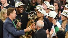 Boston je zpátky na trůnu! Celtics po šestnácti letech ovládli NBA