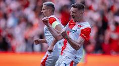 Po titulu zásnuby. Opora Slavie požádala po oslavách partnerku o ruku