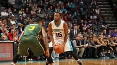 Kemba Walker dal báječných 52 bodů! LeBron jen paběrkoval