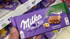 Jenom zdražování už výrobcům čokolády nestačí. Milka se zmenší
