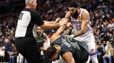 Hvězda NBA si vybila svou frustraci na soupeři. Za sražení k zemi byla vyloučena