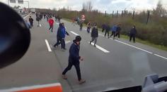 Riskujícího uprchlíka srazil kamion!