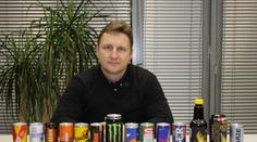 VELKÝ TEST ENERGETICKÝCH DRINKŮ: Který vás povzbudí a u kterého jde spíše o zdraví?