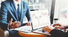 Jak ochránit své peníze? Ekonomové poradili, do čeho v roce 2023 investovat