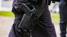 Policistka si spletla paralyzér se zbraní a zastřelila černocha. Je vinna, rozhodl soud
