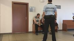 Žárlivec měl přizabít partnerku a ukrást jí mobil! Do vazby nejde