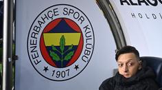 Fenerbahce vyhodilo Mesuta Özila, ten si rychle našel nový klub