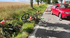 Řidička najela do skupiny cyklistů. Tři děti jsou zraněné, přiletěl vrtulník