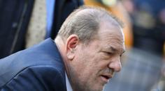Harvey Weinstein i člen skupiny Bon Jovi. Koronavirus si nevybírá