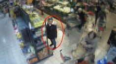VIDEO: Policie hledá svědky krádeže dámských kabelek v supermarketech
