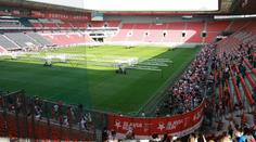 Slavia rozběhala Eden. Do útrob stadionu vyrazil s fanoušky i kapitán Holeš