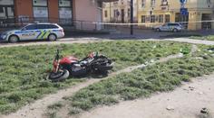 Ukradl motorku zdravotníkům z Bulovky. Útěk zarazil odpadkový koš
