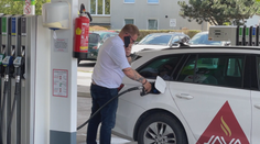 Ceny benzínu a nafty stále rostou. Může za to turistická sezóna, tvrdí ekonom