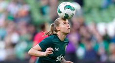 Neuvěřitelná trefa přímo z výkopu. Irská hráčka kandiduje na gól roku
