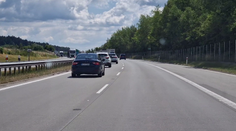 Řidiči si často za kolony můžou sami. Nevrací se do pravého pruhu
