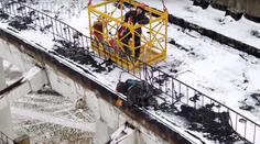 Dělníka zabil stadion, zhroutil se s ním, když odřízl poslední nosník