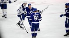 Palát zazářil gólem, Tampa po vysoké výhře vyrovnala sérii s Torontem