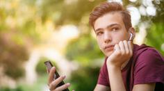 Chytré mobily ničí mladým duševní zdraví, tvrdí WHO. Volá po jejich omezení