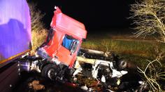 Minibus vjel do protisměru a srazil se s kamionem! 12 lidí zemřelo