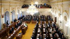 VELKÁ ANKETA mezi poslanci: Vědí, jaká je průměrná mzda, důchod a mateřská?