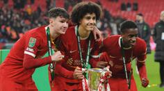 Liverpool dovedli k titulu junioři. Euforie z výhry léčila zraněné