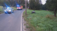 Mladý motorkář u Cvikova nezvládl zatáčku. On i spolujezdec skončili v nemocnici