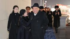 Kim a jeho šílená sestra nevládnou sami. Držet moc jim pomáhají tajemní partneři