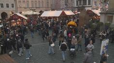 Těsno v Praze. Město zaplavili turisté, na svátky jich má dorazit tři čtvrtě milionu