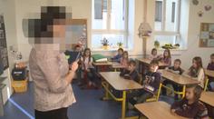 Školstvím otřásá skandál! Falešná učitelka působila ve škole 10 let