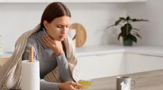Urputná bolest v krku. Šíří se virus, který je silnější než chřipka a covid, říká expert