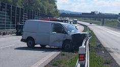 Dálnice D48 byla uzavřená. Srazila se tři auta, policie odkláněla dopravu