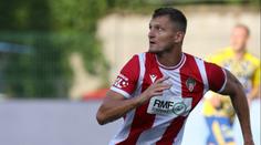 Bojovník Necid. Elitní kanonýr odehrál několik zápasů se zlomeným žebrem